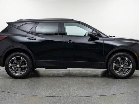 Used 2025 Chevrolet Blazer LT image 11