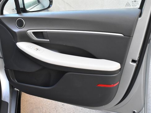 Used 2025 Hyundai Sonata SEL FWD image 23