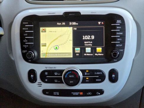 Used 2015 Kia Soul EV + FWD image 19