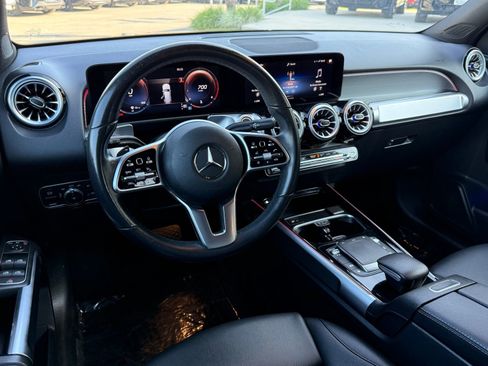 Used 2022 Mercedes-Benz GLB 250 4MATIC image 30