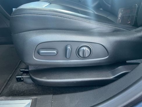 Used 2023 GMC Acadia SLT image 23