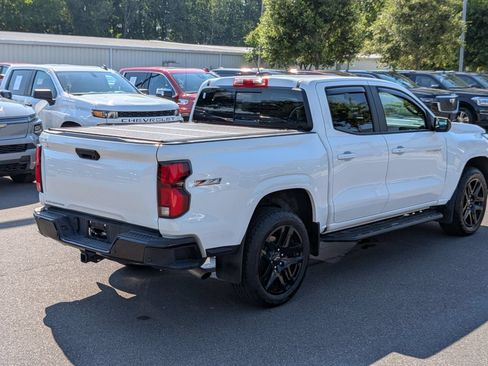 Used 2025 Chevrolet Colorado Z71 w/ Z71 Convenience Package 2 AWD/4WD image 3