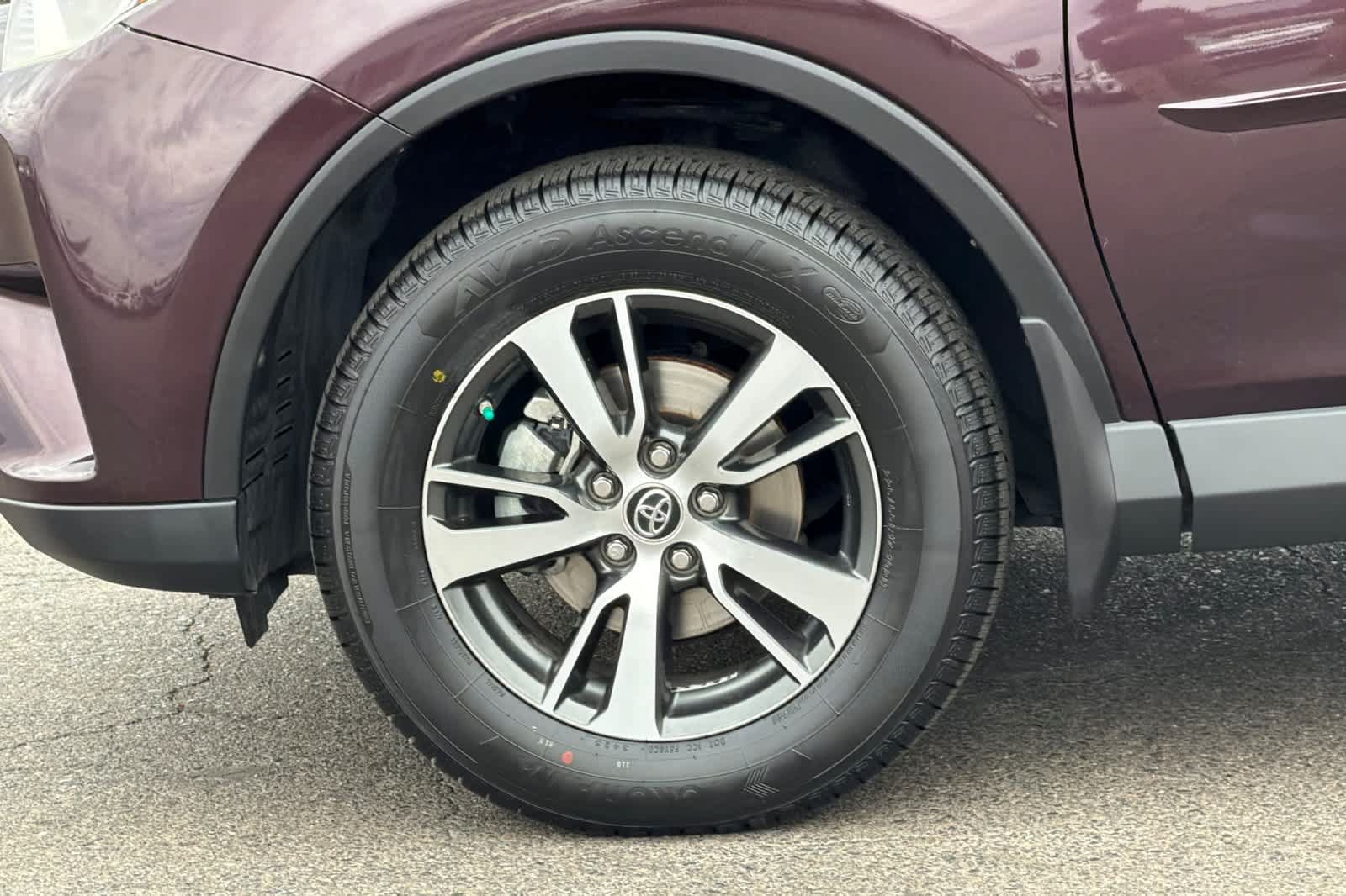 Used 2018 Toyota RAV4 XLE w/ Plus Extra Value Package FWD image 29