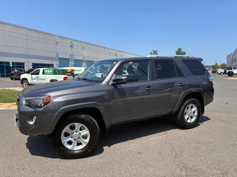 Used 2016 Toyota 4Runner 4WD image 3