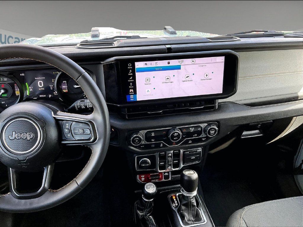 Used 2024 Jeep Wrangler Unlimited AWD/4WD image 18