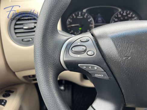 Used 2016 Nissan Pathfinder S FWD image 18