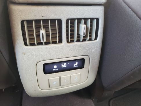 Used 2010 Cadillac DTS Platinum image 29