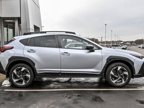 Used 2024 Subaru Crosstrek 2.5i Limited w/ Crosstrek Mirror Package image 9
