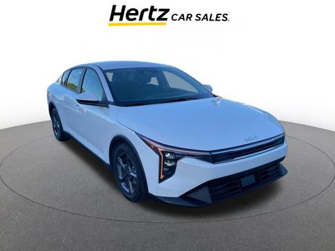 Used 2025 Kia K4 LXS image 1