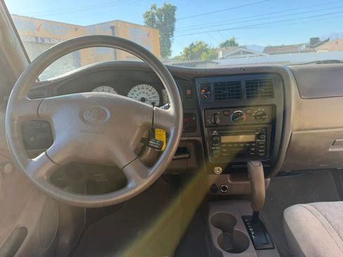Used 2003 Toyota Tacoma PreRunner RWD image 17