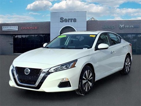Used 2021 Nissan Altima 2.5 SV w/ SV Premium Package image 3