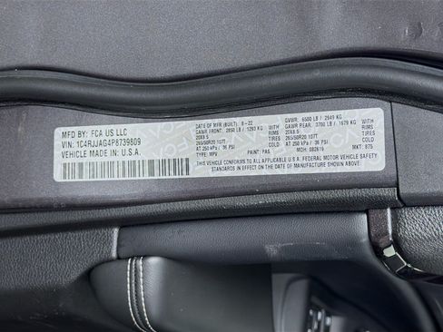 Used 2023 Jeep Grand Cherokee L Laredo RWD image 12