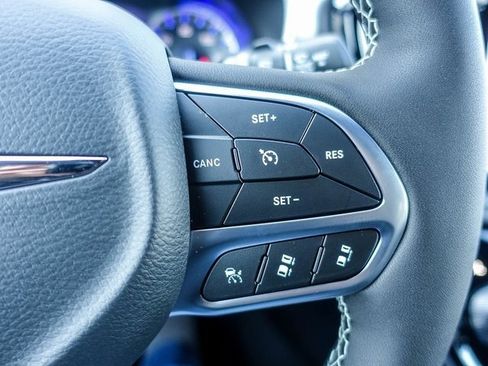 New 2026 Chrysler Pacifica Select image 9