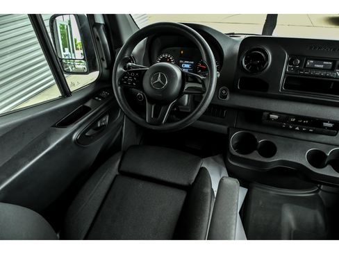 Used 2023 Mercedes-Benz Sprinter 2500 image 7