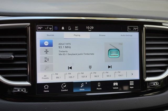 Used 2023 Chrysler Pacifica Touring-L FWD image 28