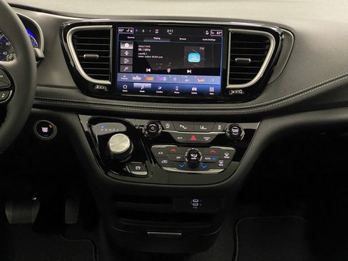 New 2026 Chrysler Pacifica Select w/ S Appearance Package FWD image 9