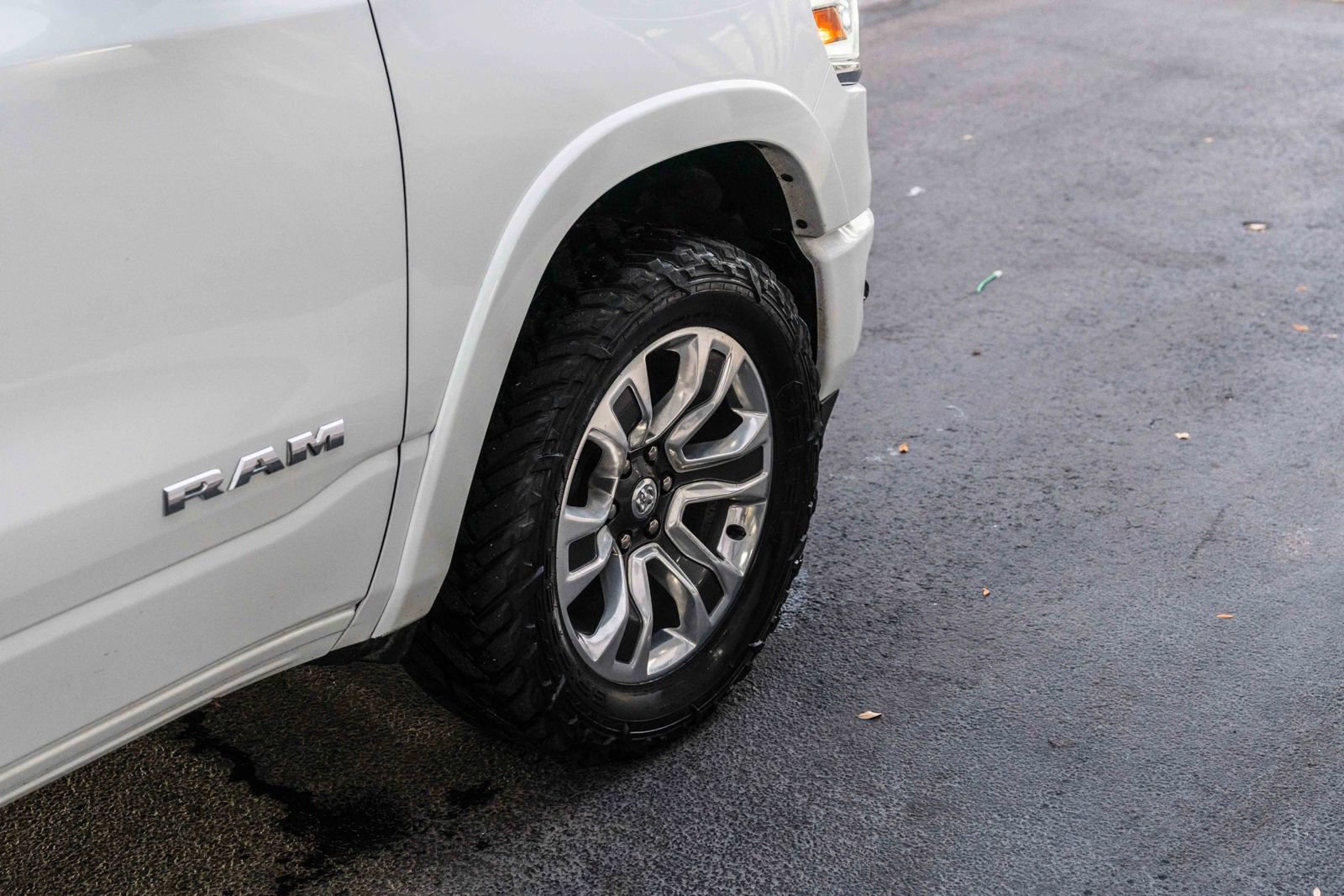 Used 2023 RAM 1500 Limited w/ Body Color Bumper Group AWD/4WD image 16