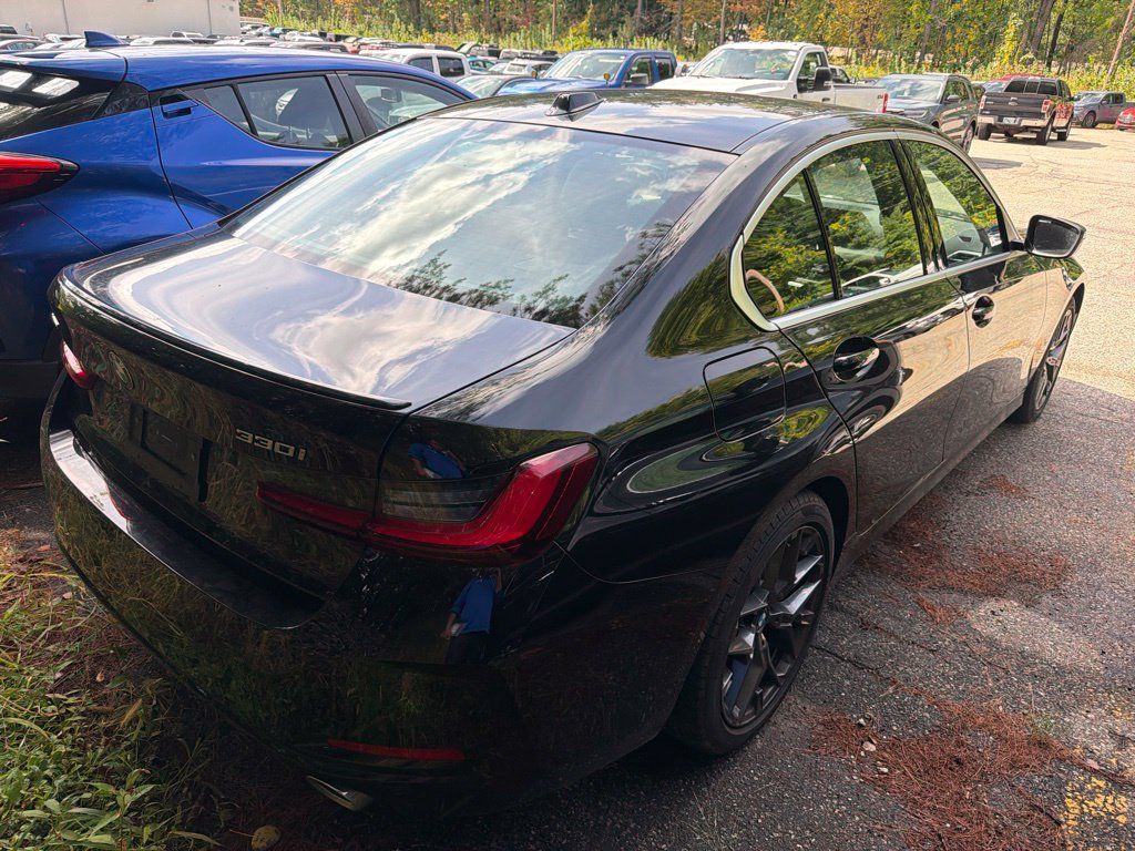 Used 2026 BMW 330i xDrive Sedan AWD/4WD image 4