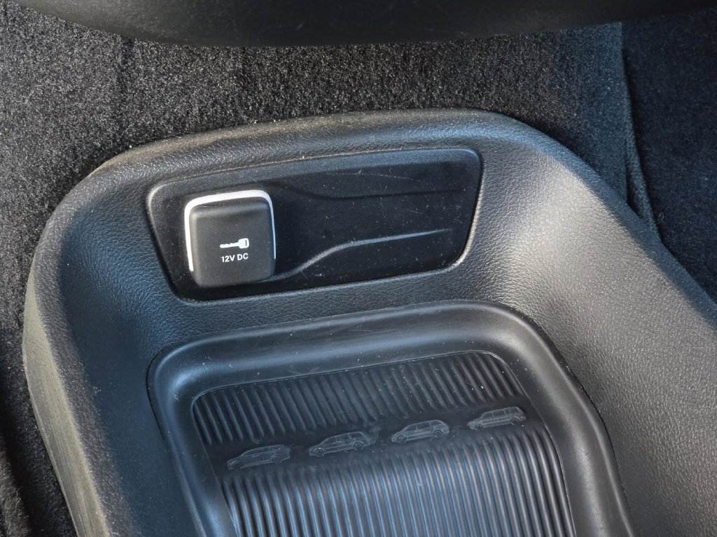 Used 2025 Chrysler Pacifica Select FWD image 34