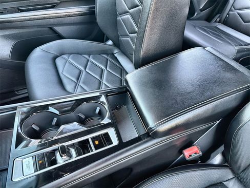 Used 2024 Volkswagen Atlas SE w/ Black Wheel Package image 22