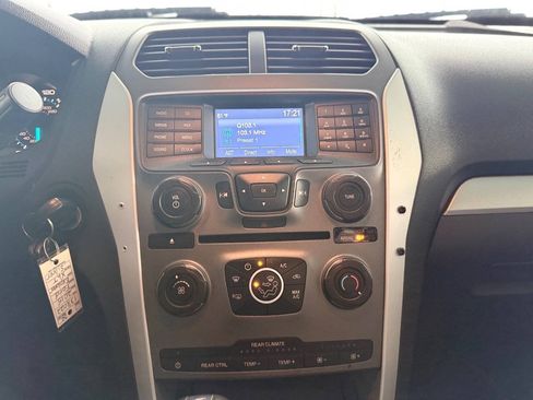 Used 2015 Ford Explorer XLT AWD/4WD image 44