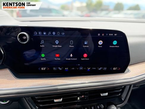 Used 2025 Chevrolet Suburban High Country AWD/4WD image 24