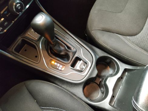 Used 2019 Jeep Cherokee Latitude w/ Popular Appearance Group image 26