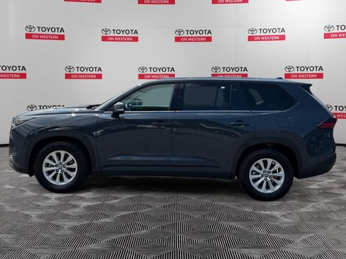 Used 2025 Toyota Grand Highlander AWD image 8