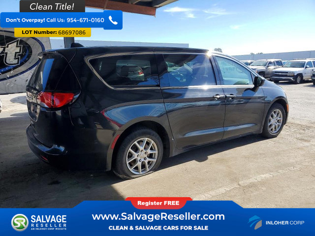 Used 2018 Chrysler Pacifica Touring FWD image 4