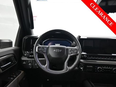 Used 2025 Chevrolet Silverado 2500 ZR2 w/ Technology Package image 31