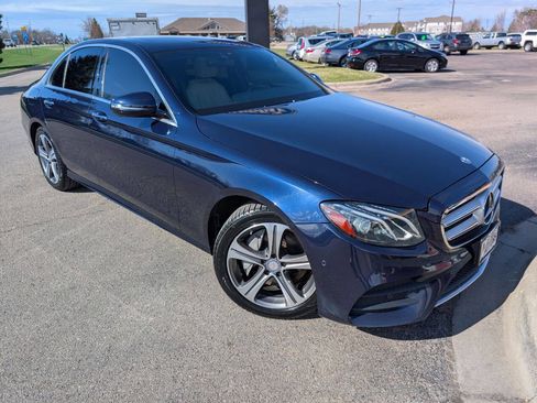Used 2017 Mercedes-Benz E 300 4MATIC image 3