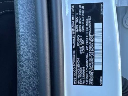 Certified 2025 Volvo XC40 B5 Plus AWD/4WD image 28