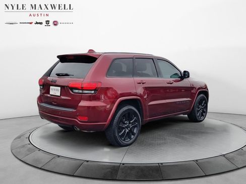 Used 2019 Jeep Grand Cherokee Altitude image 15
