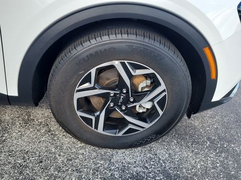 Used 2025 Kia Sportage LX image 10