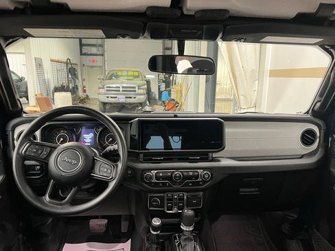 Used 2025 Jeep Wrangler Sport image 10
