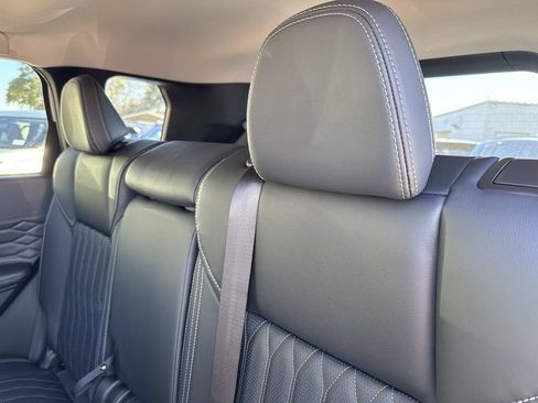 New 2026 Mitsubishi Outlander SEL image 13