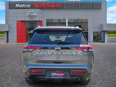 Used 2025 Nissan Pathfinder SV image 5