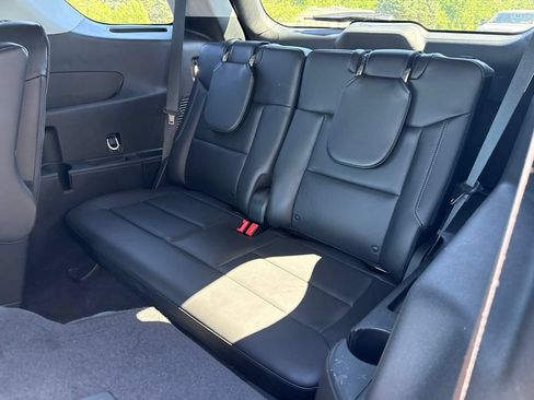 Used 2024 Ford Explorer XLT w/ Equipment Group 202A AWD/4WD image 19
