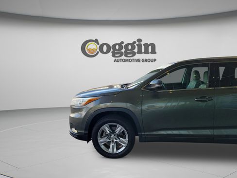 Used 2015 Toyota Highlander Limited image 2