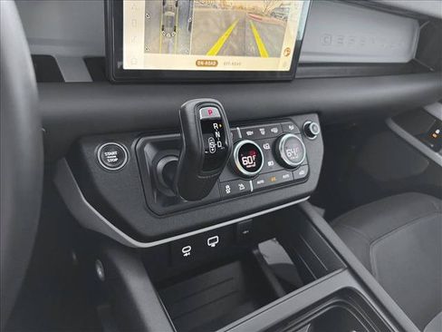 Used 2024 Land Rover Defender 110 X-Dynamic SE AWD/4WD image 16