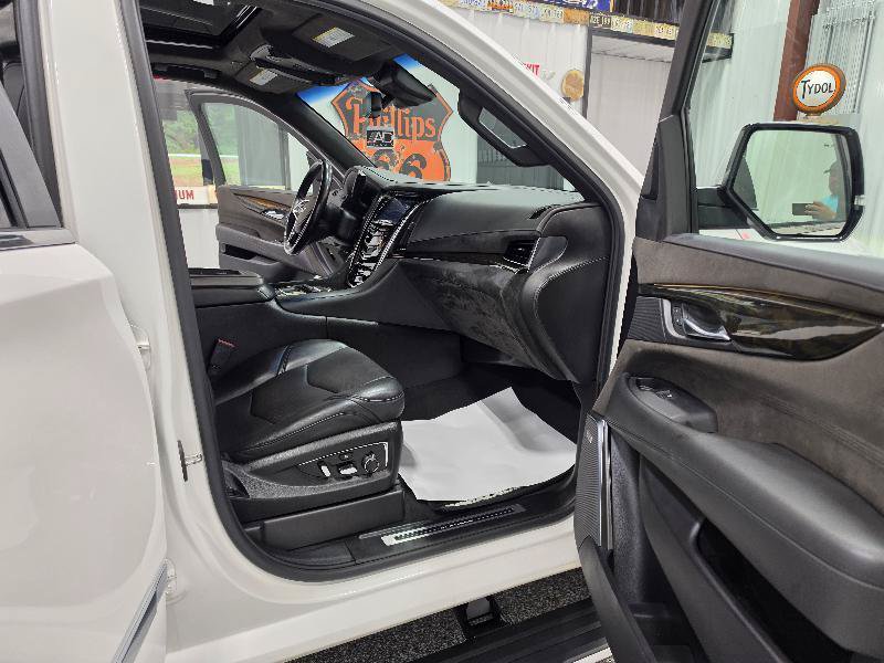 Used 2018 Cadillac Escalade ESV Platinum AWD/4WD image 9