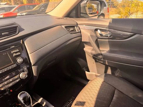 Used 2017 Nissan Rogue SV FWD image 12