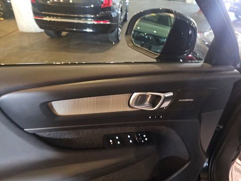 Certified 2024 Volvo XC40 B5 Plus w/ Protection Package Premier AWD/4WD image 17