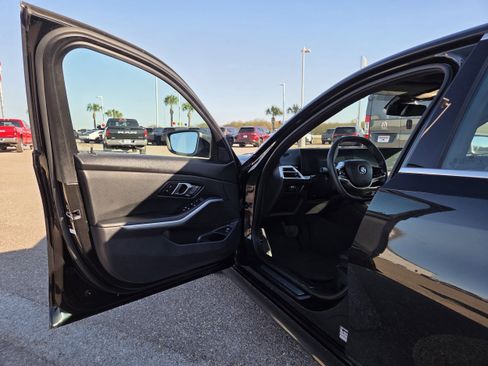 Used 2025 BMW 330i image 11