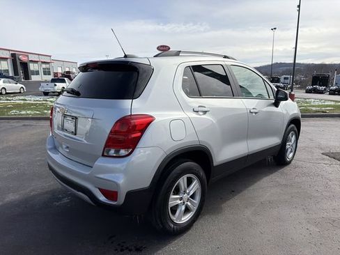 Used 2022 Chevrolet Trax LT w/ LT Convenience Package image 4
