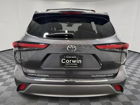 Used 2023 Toyota Highlander Platinum AWD/4WD image 6