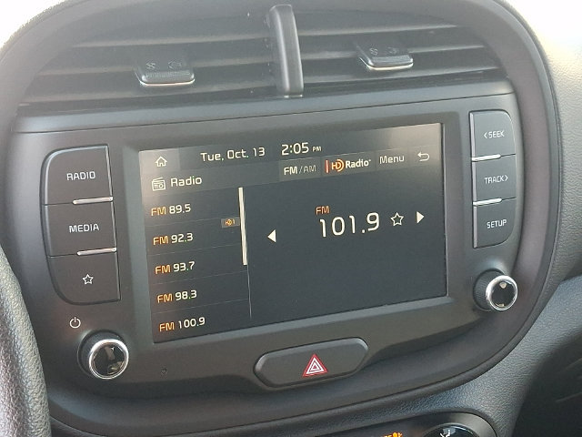 Used 2025 Kia Soul LX w/ LX Technology Package FWD image 16