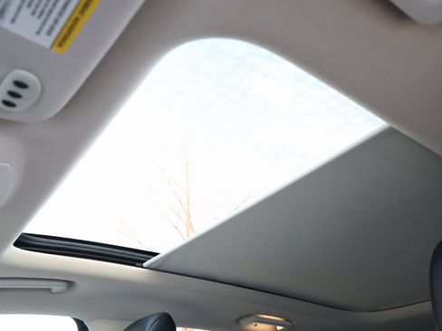 Used 2022 Ford Edge SEL w/ Convenience Package image 3