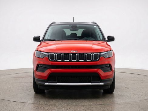 Used 2025 Jeep Compass Limited AWD/4WD image 2