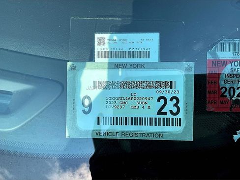 Certified 2023 GMC Acadia SLT image 25